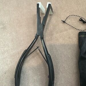 BELLAMI Black Wig Weft Plier Tool with White Plastic Tips